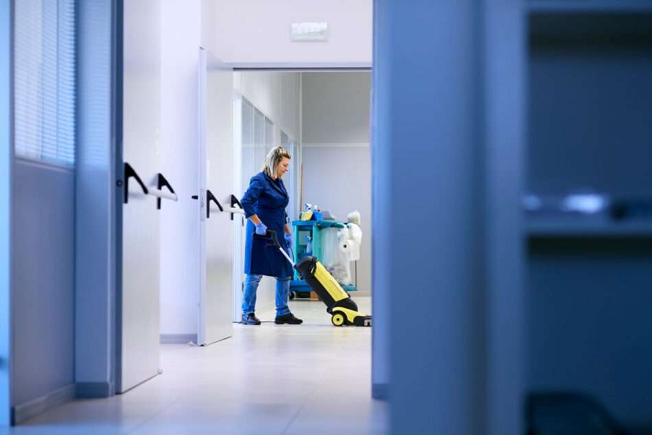 Commercial cleaner